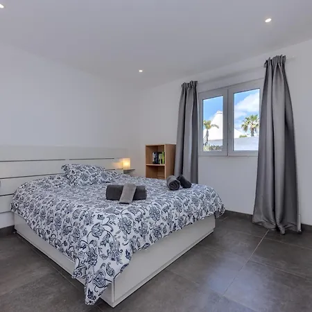 Sea Breeze Two Bedroom Apartmán