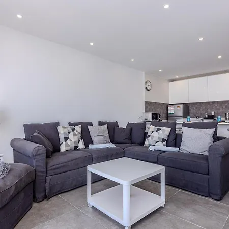 Sea Breeze Two Bedroom * 科斯塔特吉塞